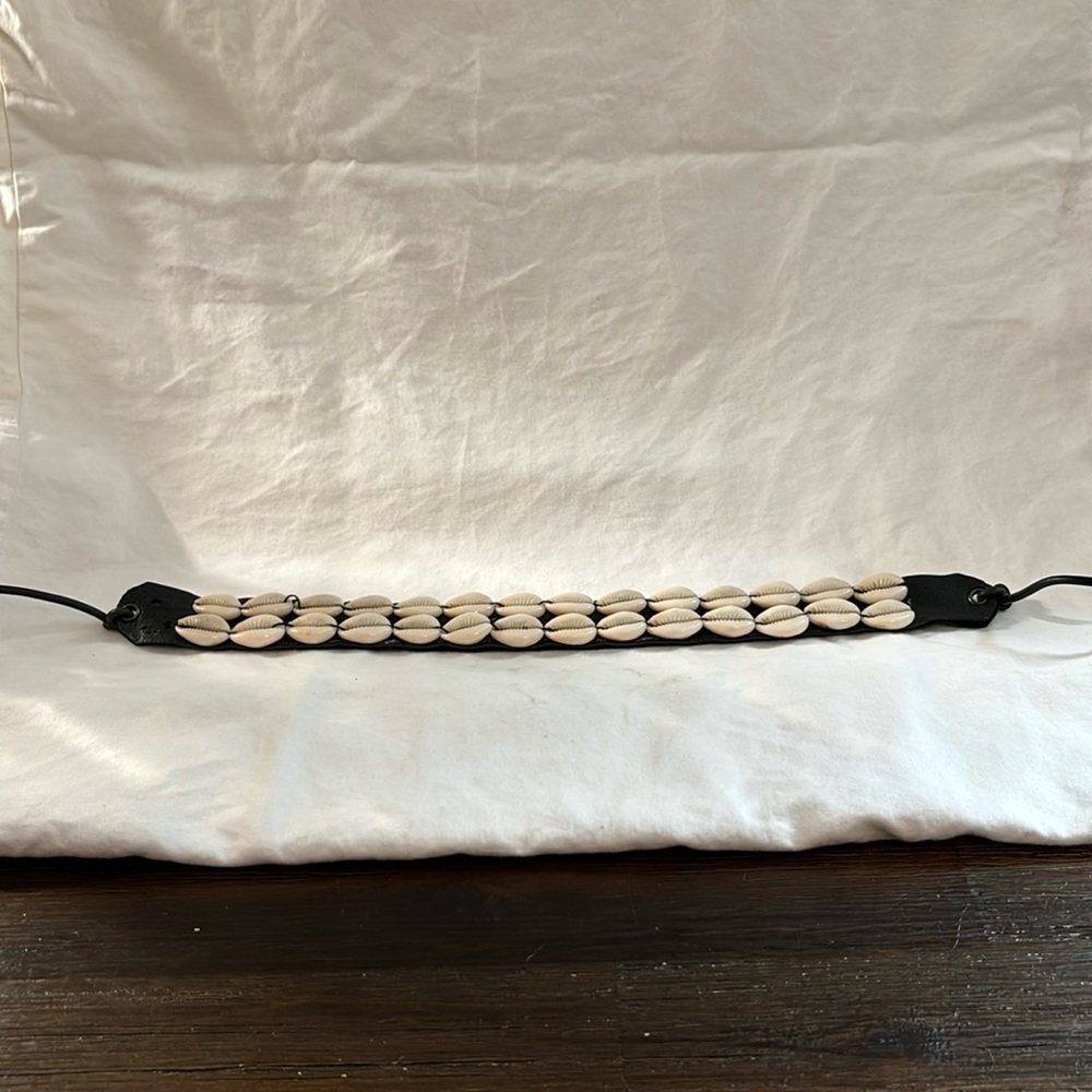 Black Leather and shell chocker